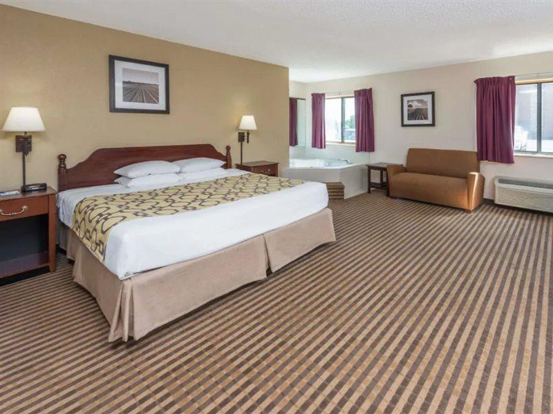 Hotel Baymont By Wyndham Metropolis Esterno foto
