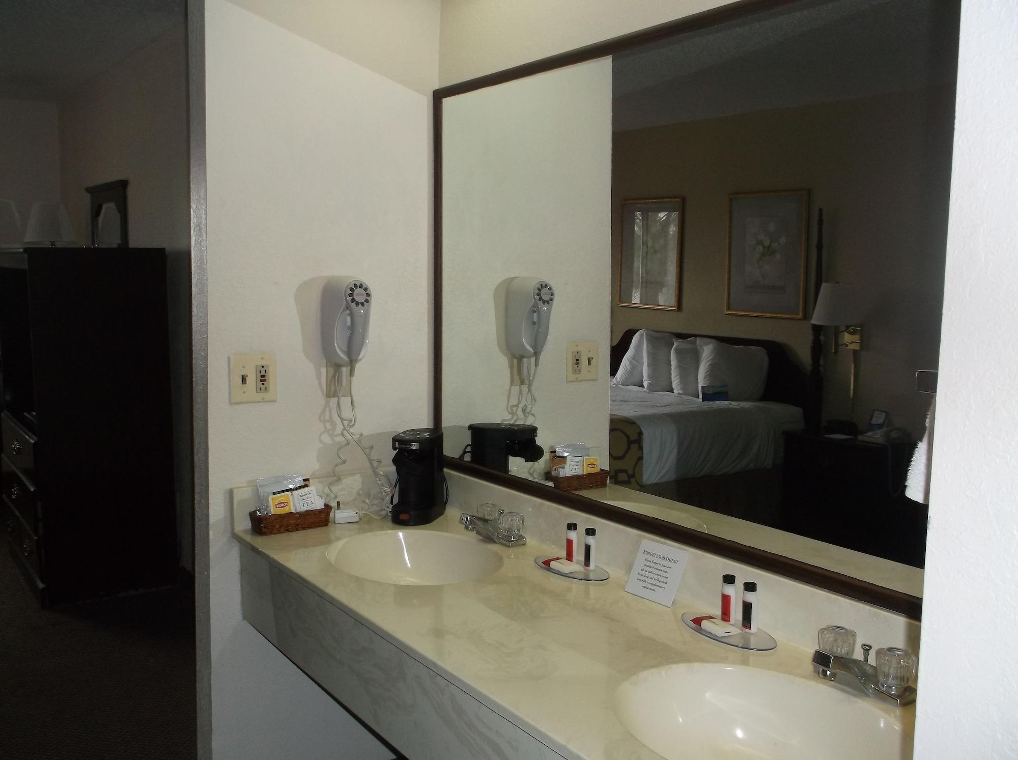 Hotel Baymont By Wyndham Metropolis Esterno foto