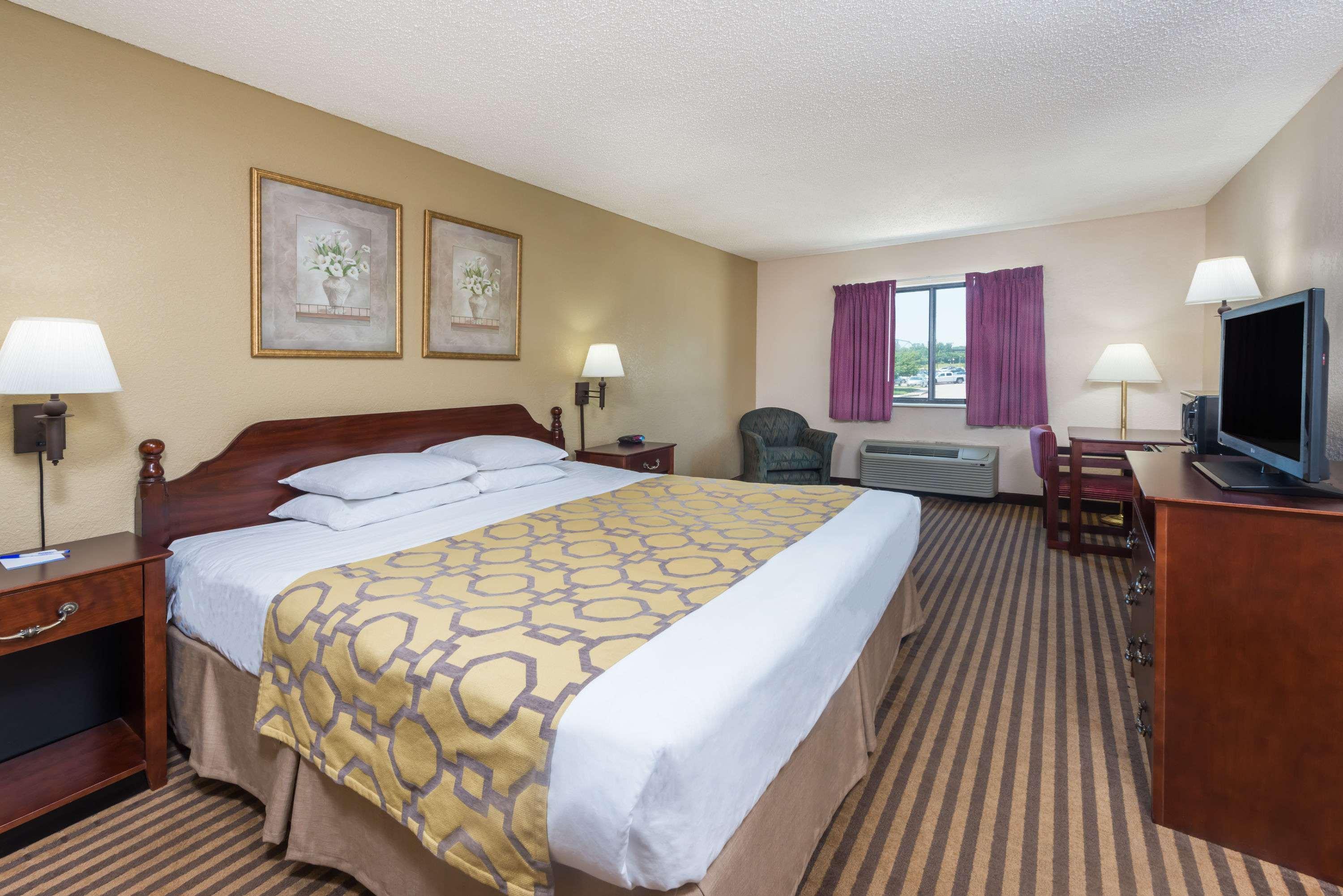 Hotel Baymont By Wyndham Metropolis Esterno foto