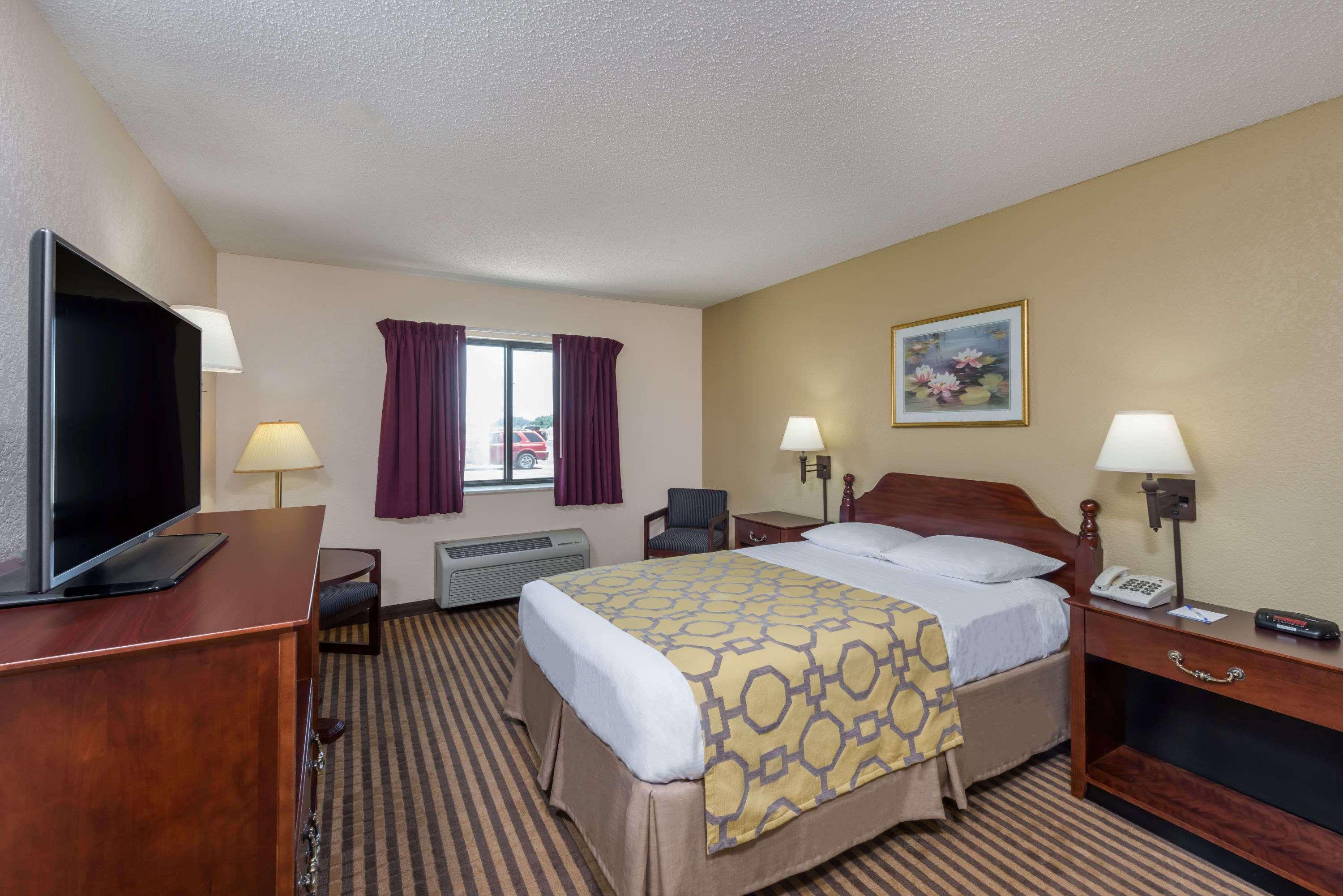 Hotel Baymont By Wyndham Metropolis Esterno foto