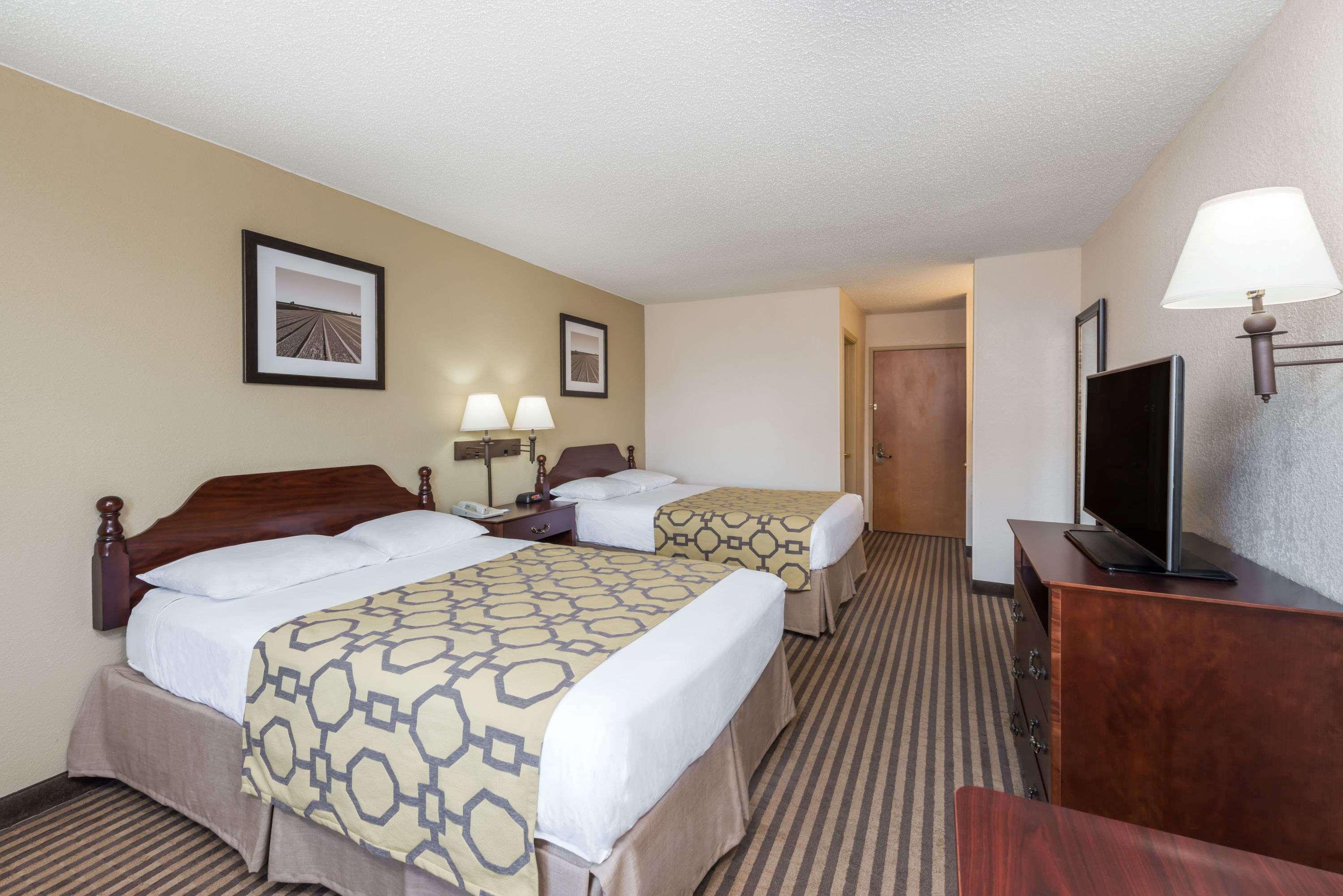 Hotel Baymont By Wyndham Metropolis Esterno foto