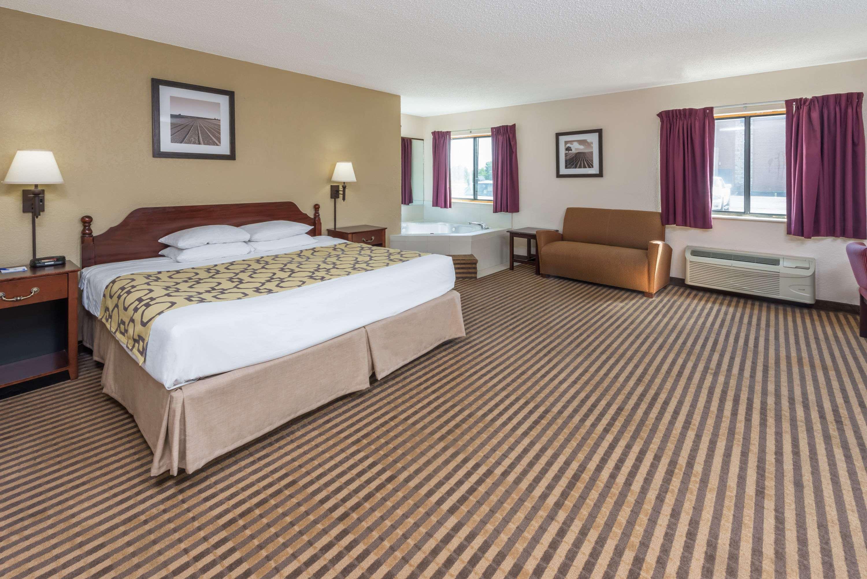 Hotel Baymont By Wyndham Metropolis Esterno foto