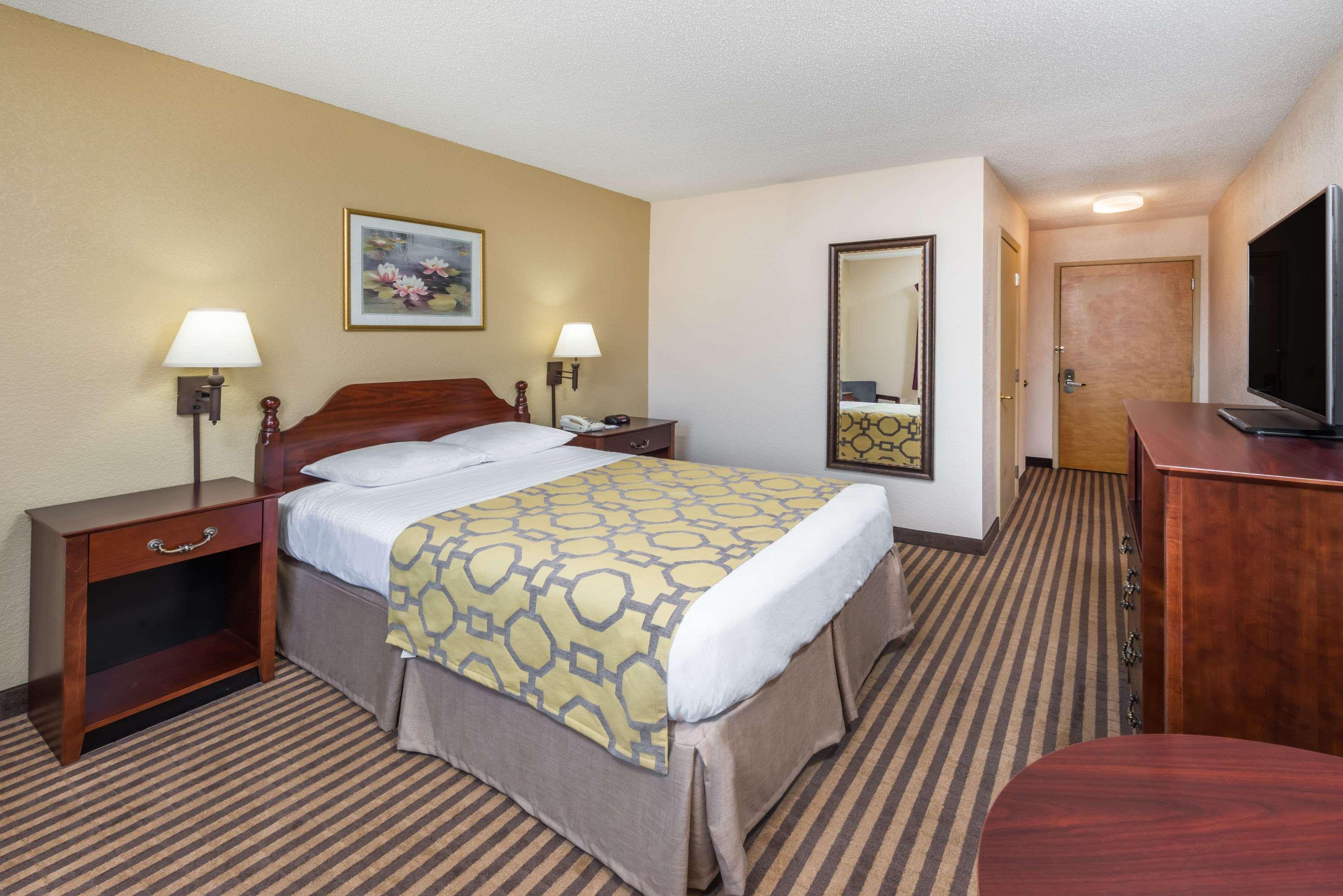 Hotel Baymont By Wyndham Metropolis Esterno foto